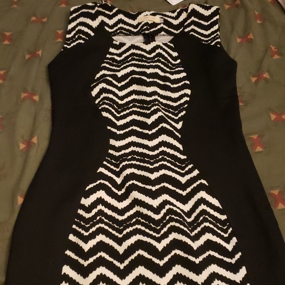 Black and white dress - Picture 1 of 3